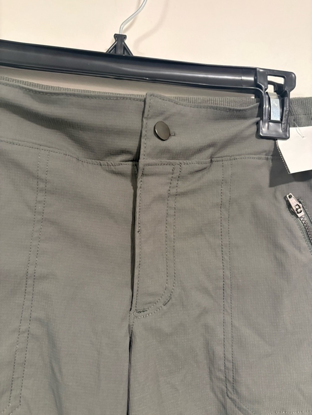 Te Verde Olive Hybrid Shorts with Zipper Pockets - Picture 3 of 10